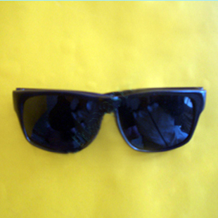 ��ɫ���ӷ��o(h��)�R